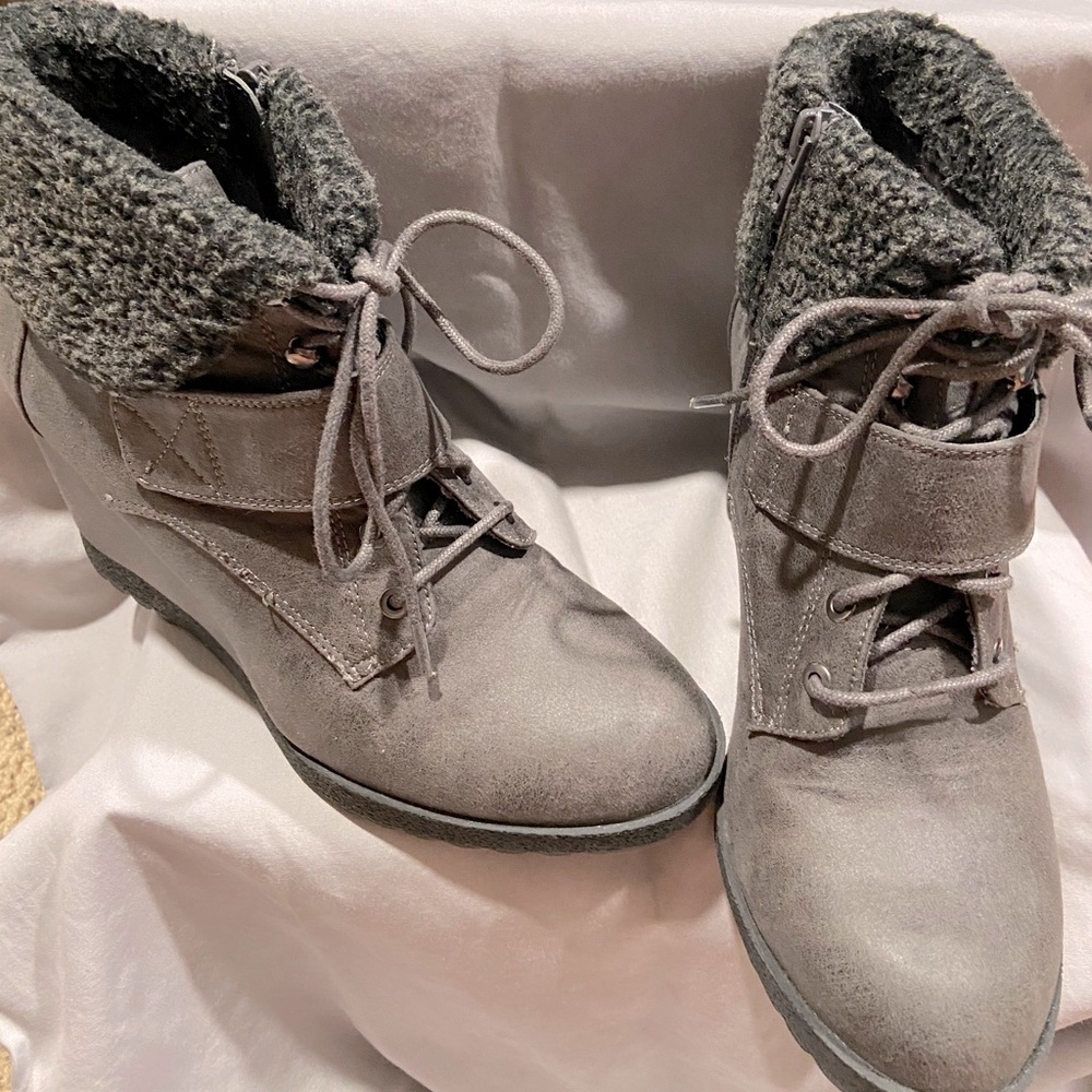 Vera wang boots